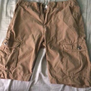 Men’s kaki cargo shorts